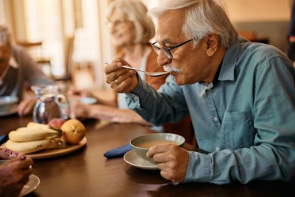 A Look into the Nutrition and Dining Options at Houston Luxury Senior Living