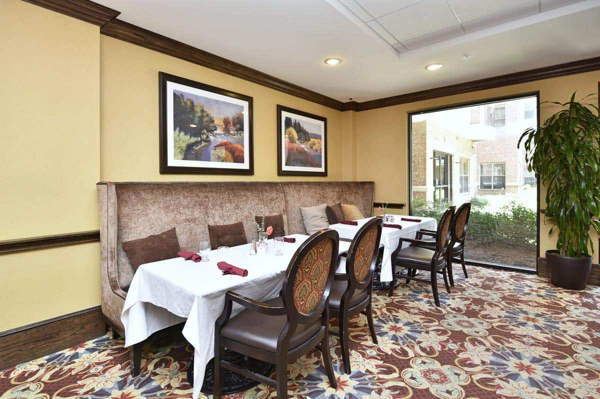 Independent Living at The Abbey at Westminster Plaza Photo IL-5-Dining-Area.jpg