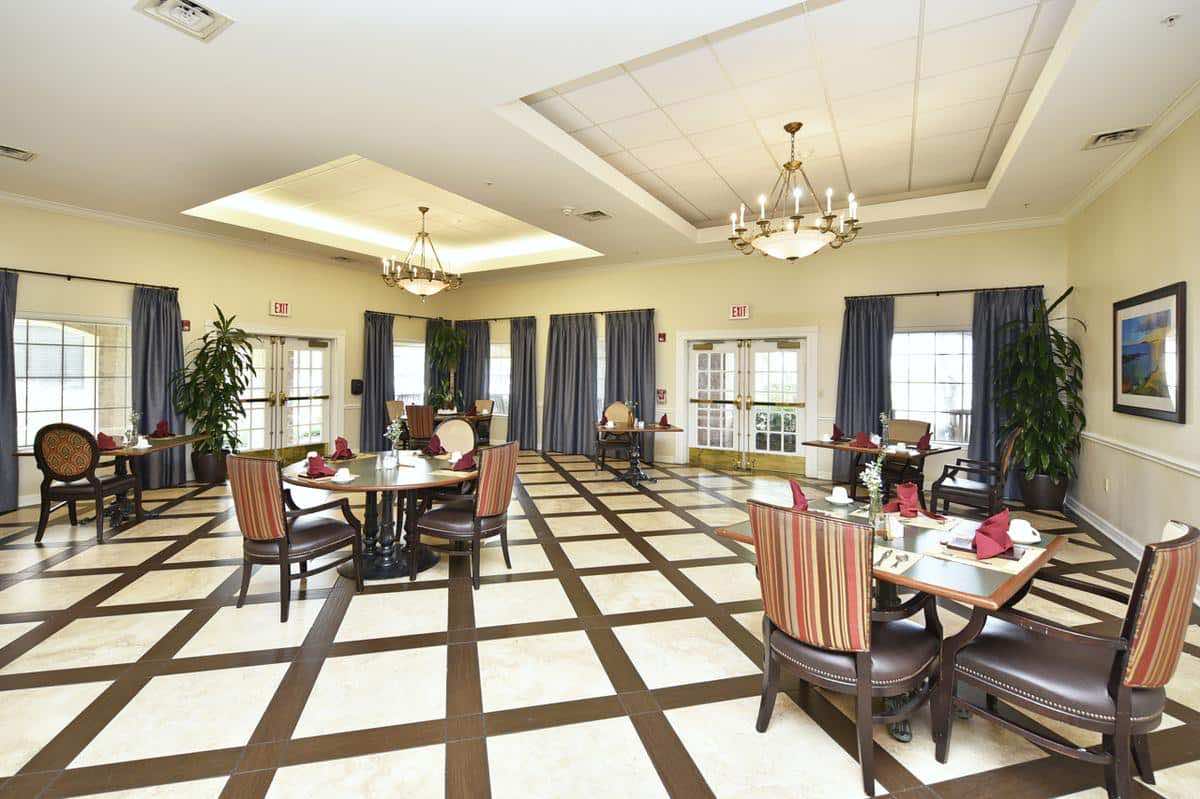 Independent Living at The Abbey at Westminster Plaza Photo IL-54-2nd-Dining-Room.jpg