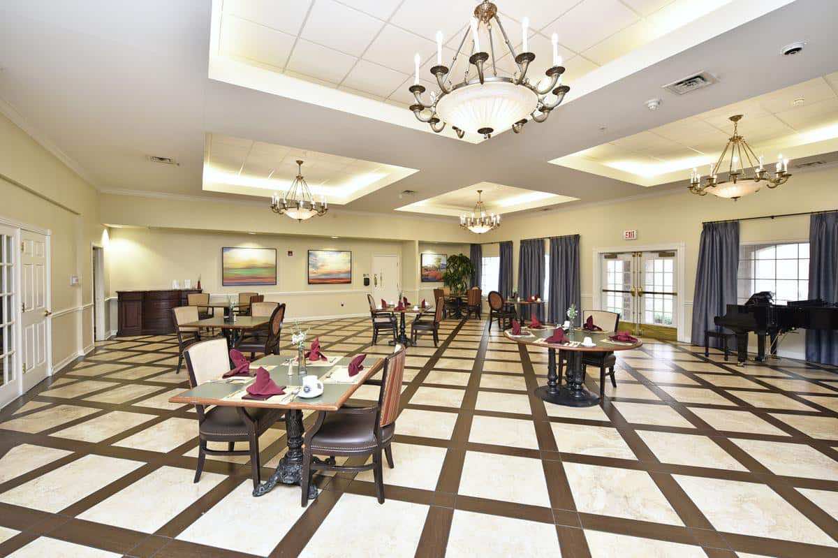 Independent Living at The Abbey at Westminster Plaza Photo IL-55-2nd-Dining-Room2.jpg
