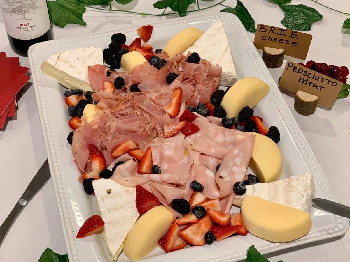 Dining at The Abbey at Westminster Plaza Photo dining18.jpg