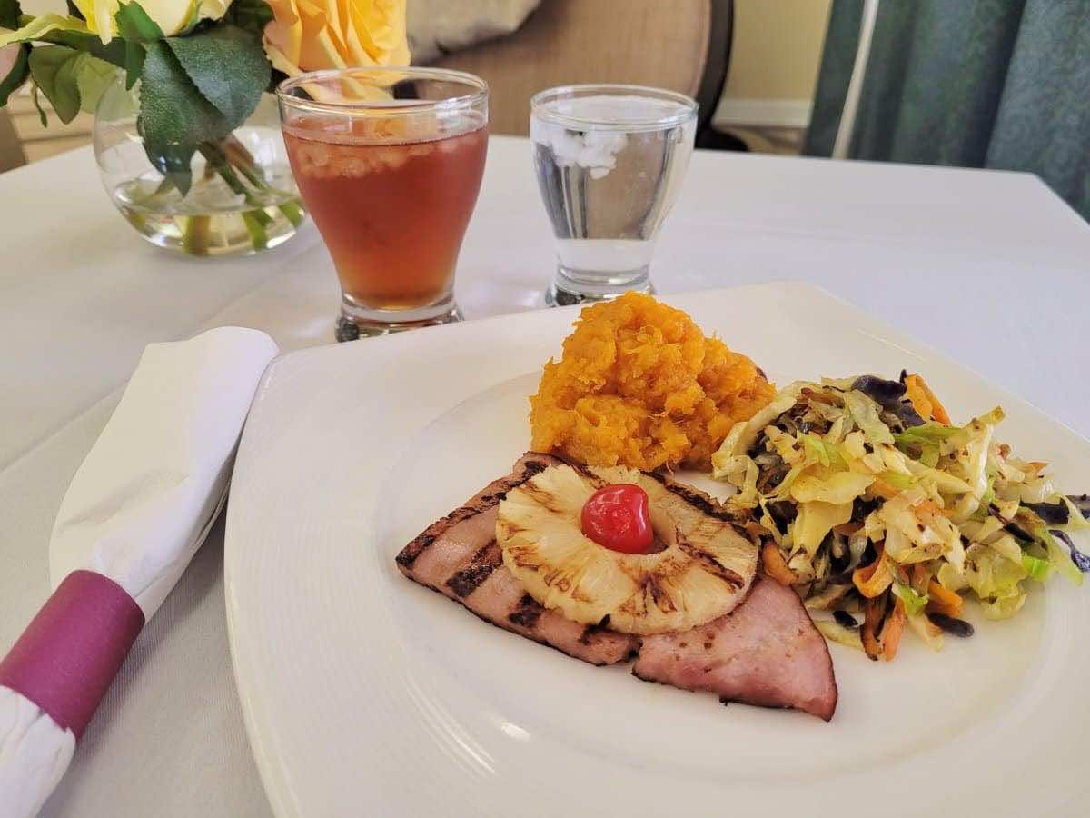 Dining at The Abbey at Westminster Plaza Photo dining5.jpg